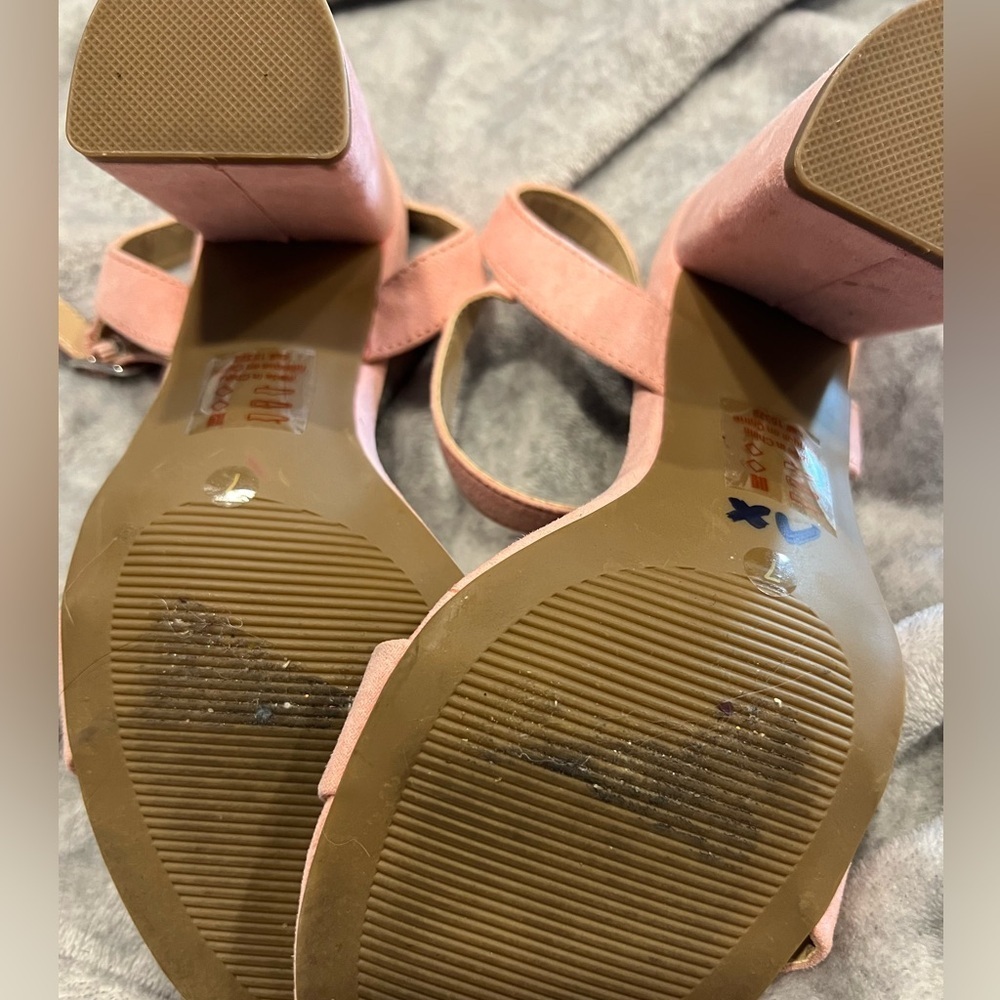 Pink heels - Picture 7 of 7